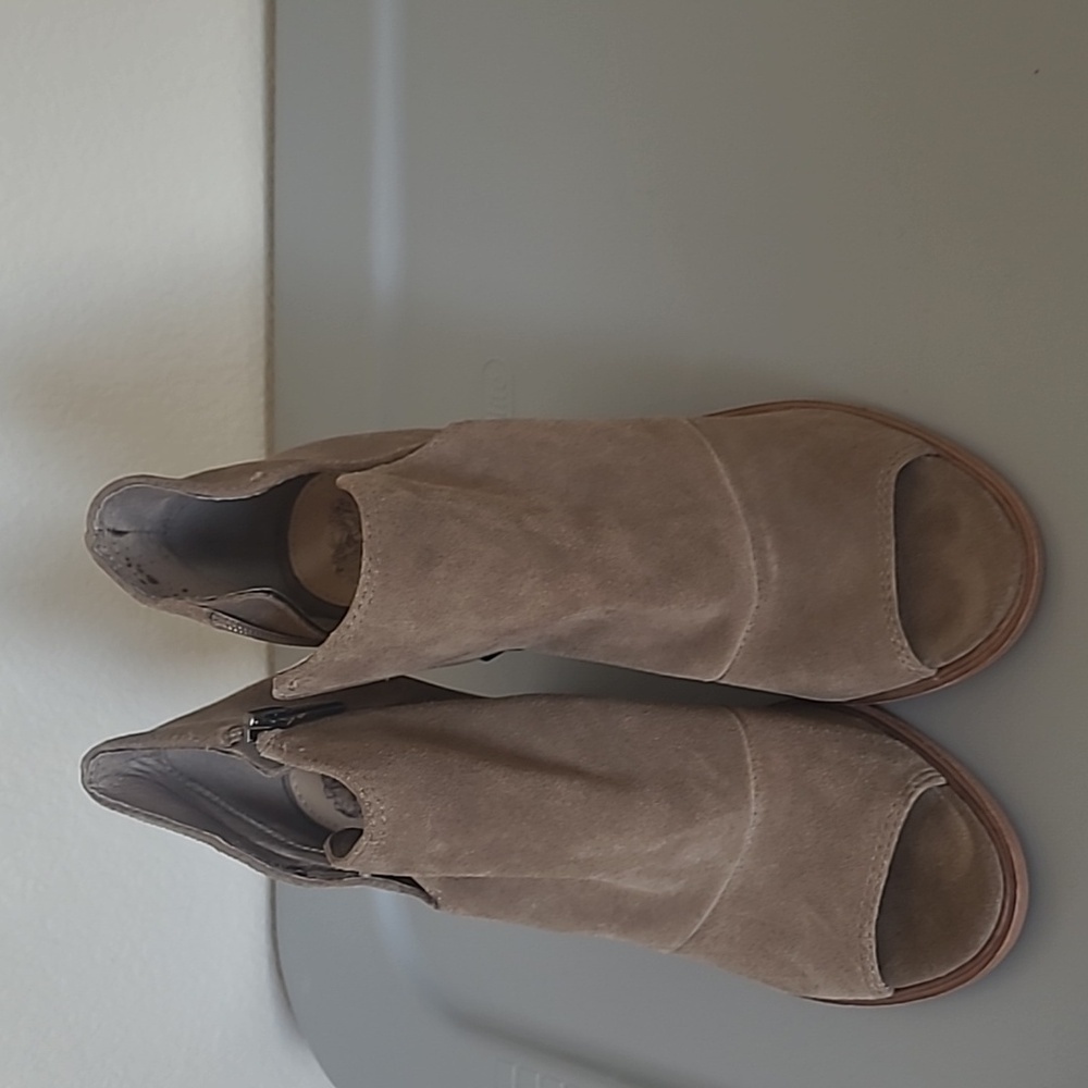 Vince Camuto Taupe Suede Block Heel Open-Toe Bootie Size 7.5 - Picture 3 of 8